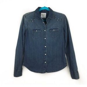 American Eagle Outfitters denim size M, pearl snap button up